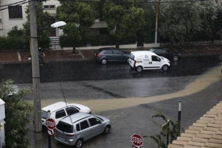 Κακοκαιρία: Καταιγίδες με χαλάζι και την Κυριακή: Δείτε σε ποιες περιοχές