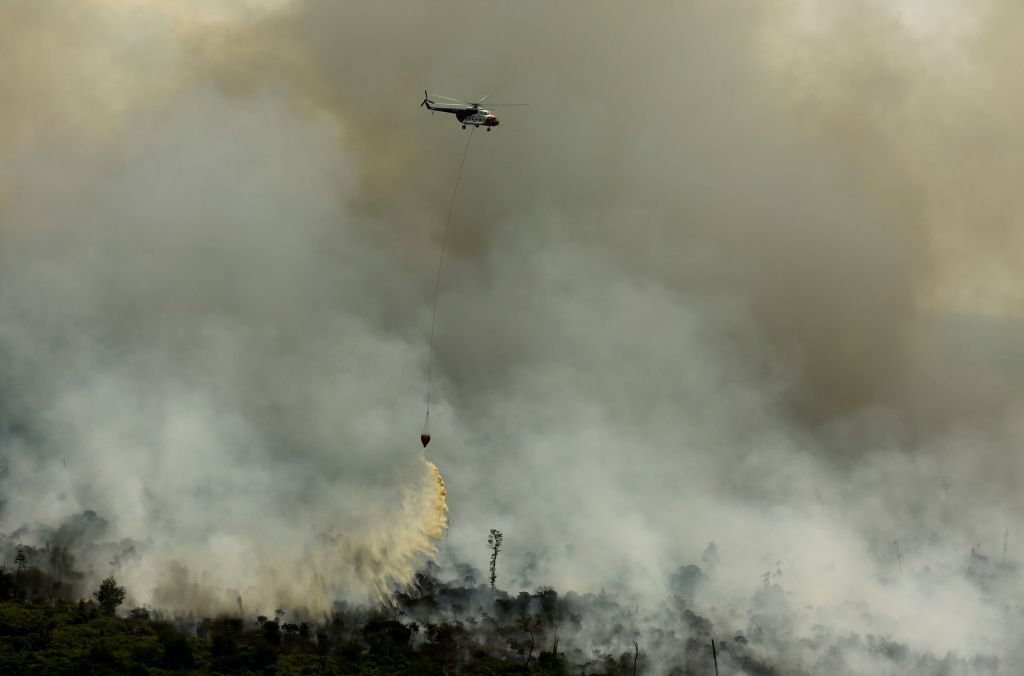 Απεγκλώβισαν 560 περιπατητές από ηφαίστειο στην Ινδονησία