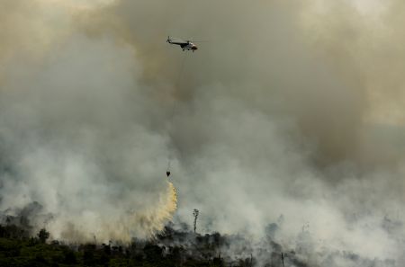 Απεγκλώβισαν 560 περιπατητές από ηφαίστειο στην Ινδονησία