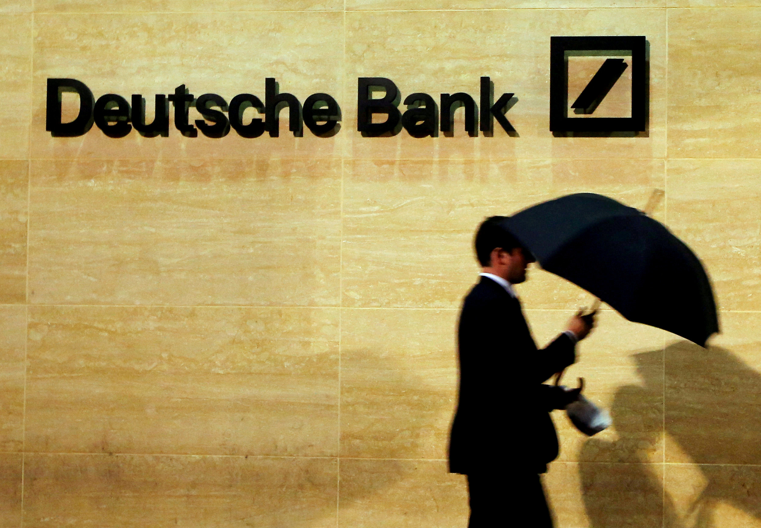Deutsche Bank: Θα διατηρήσουμε τη διεθνή μας παρουσία