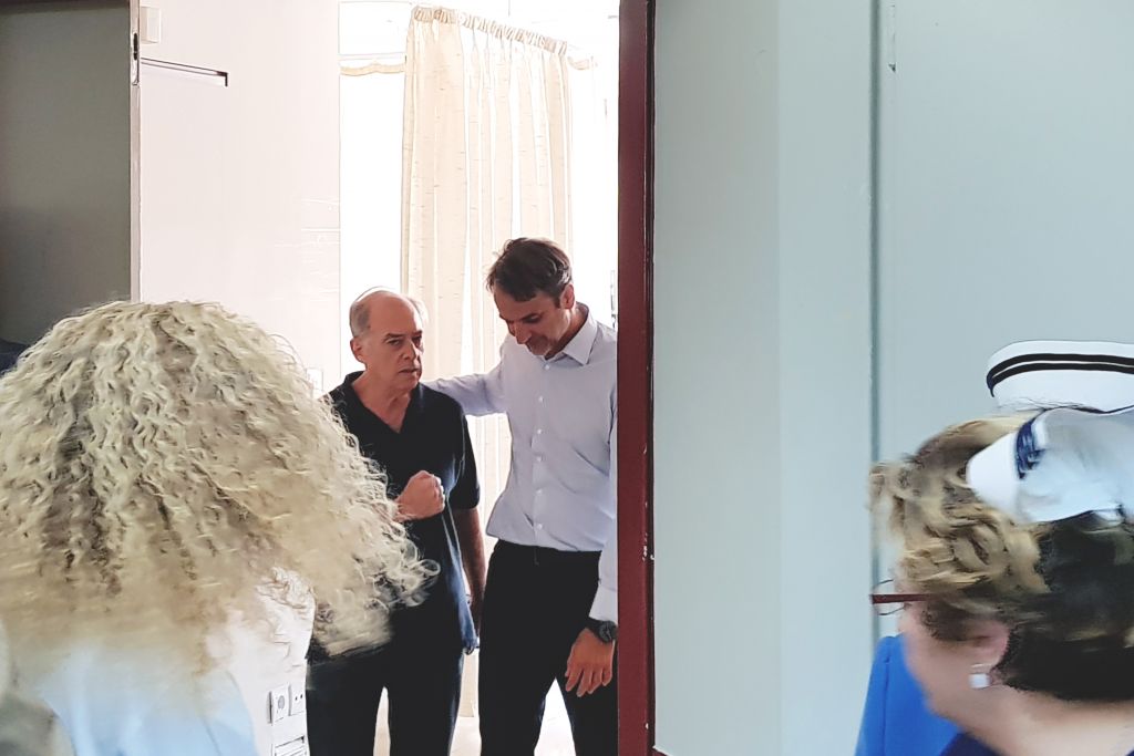 Τους τραυματίες από τις πυρκαγιές επισκέφθηκε ο Μητσοτάκης