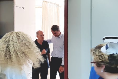 Τους τραυματίες από τις πυρκαγιές επισκέφθηκε ο Μητσοτάκης