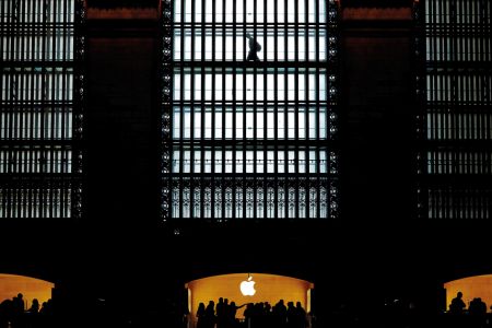 Ενα μήλο ένα τρις