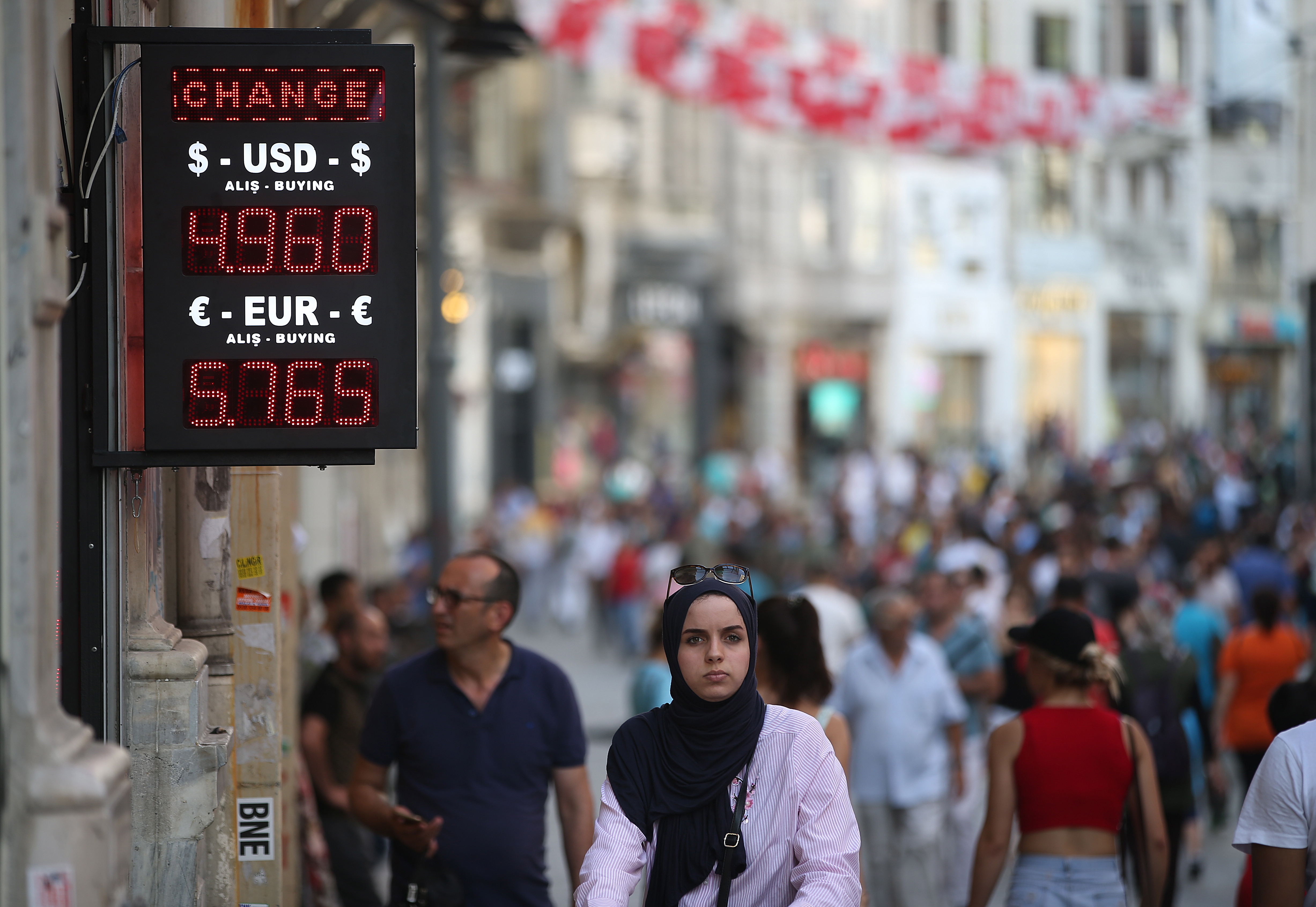 Ανακάμπτει η τουρκική λίρα – Ενισχύθηκε κατά 2%