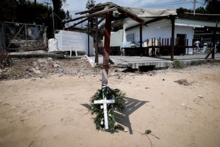 Τα τρολ του Μαξίμου έπιασαν δουλειά στα αποκαΐδια