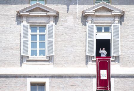 Από 88% στο 71% η δημοτικότητα του πάπα Φραγκίσκου