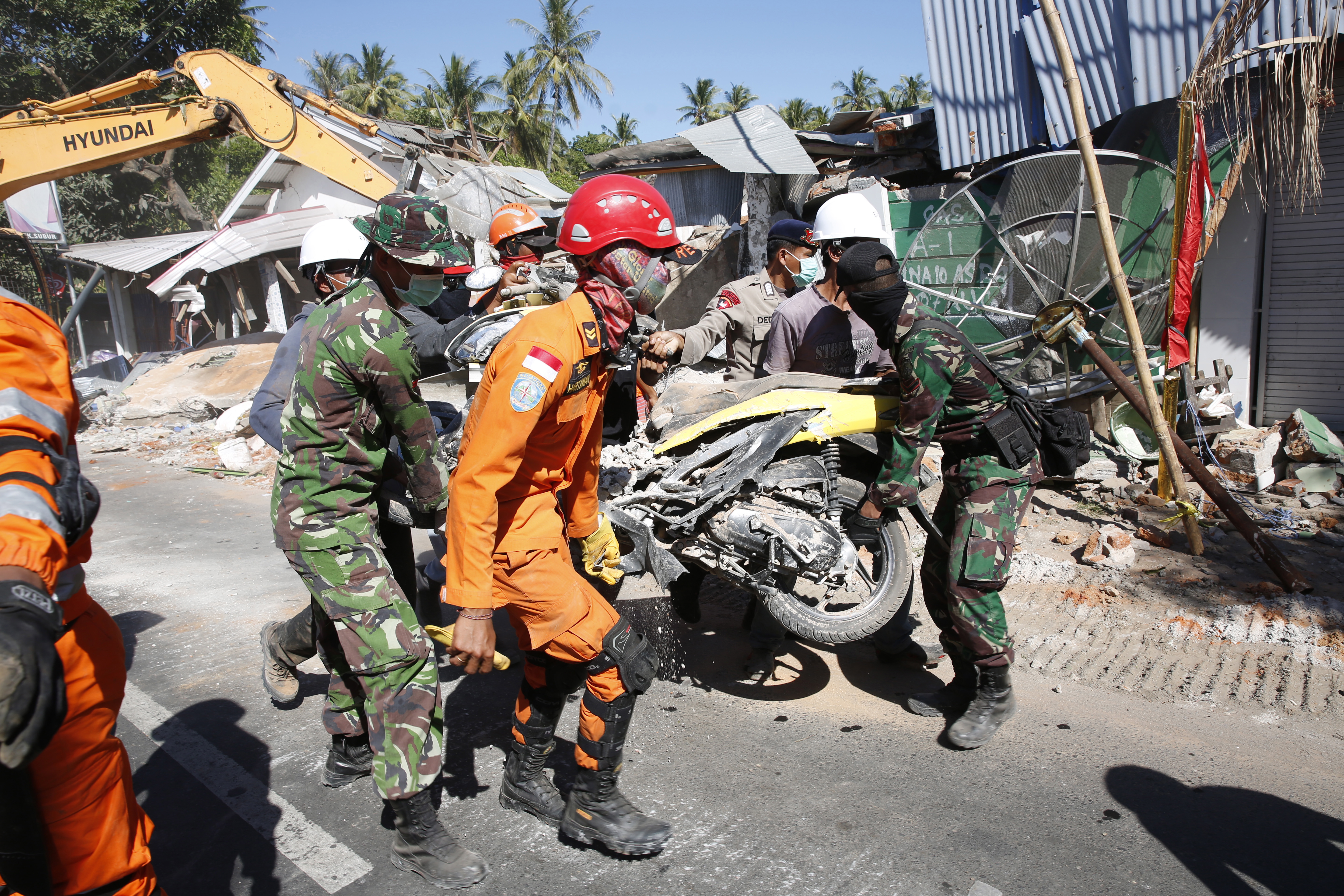 Φονικός σεισμός στην Ινδονησία : 131 νεκροί και 236 τραυματίες