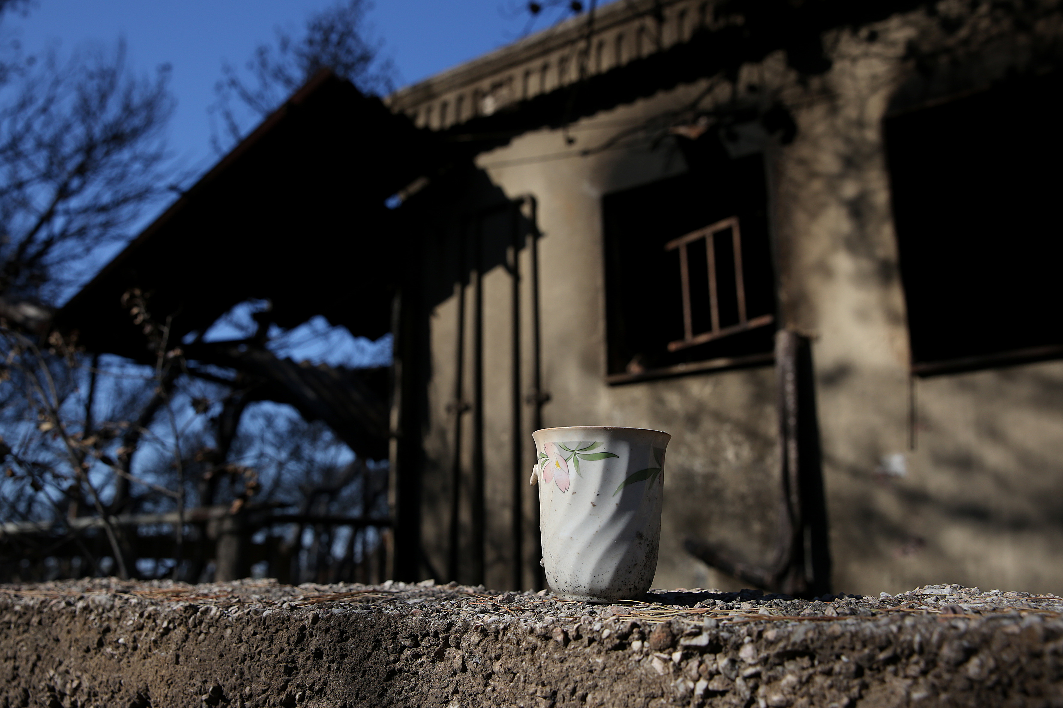 Μαξίμου – Φονική πυρκαγιά: Οδηγίες της κυβέρνησης σε στελέχη με SMS