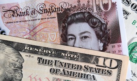 Βρετανία: Ο οίκος Fitch κρούει τον κώδωνα του κινδύνου