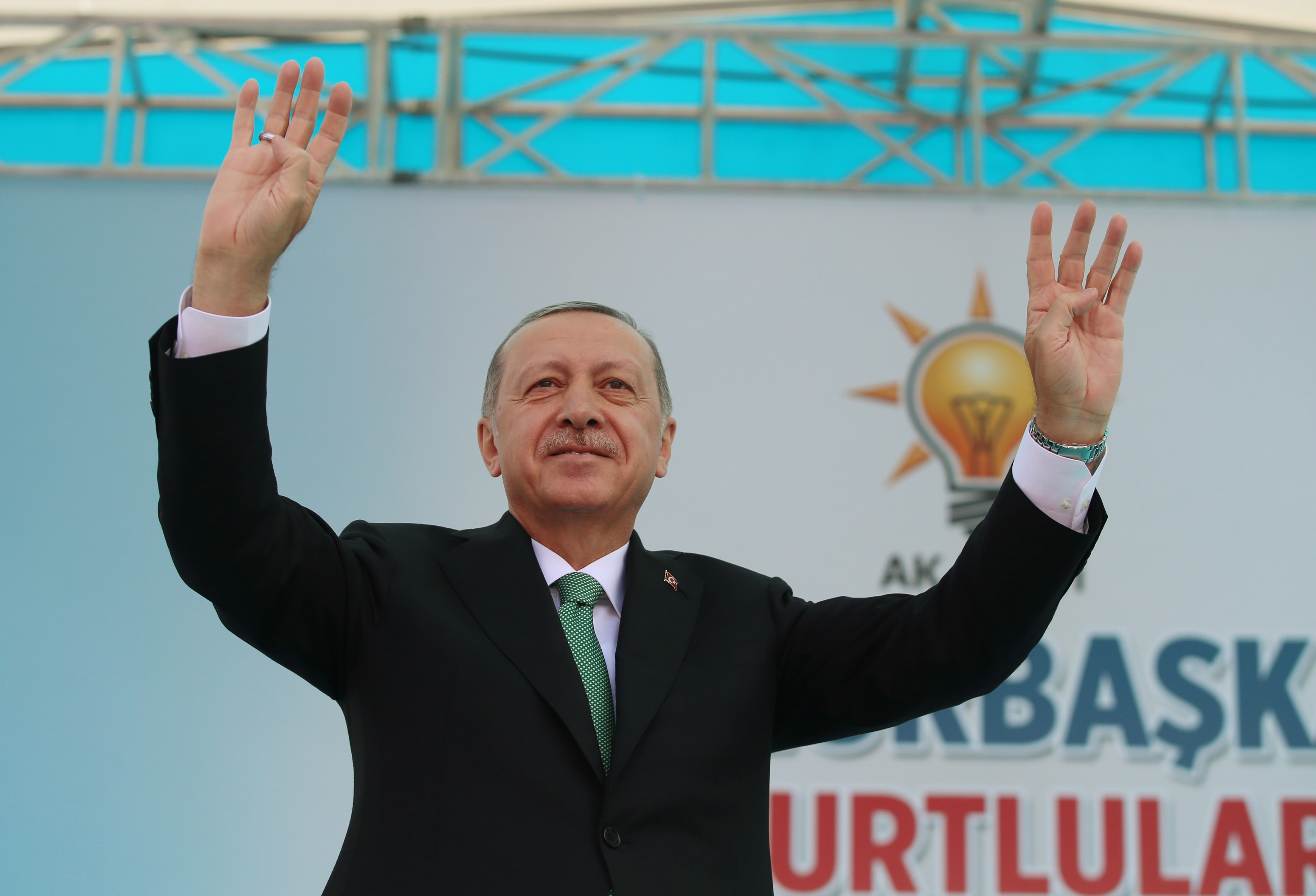 Ερντογάν: Σχέδιο εναντίον της Τουρκία η βουτιά της λίρας