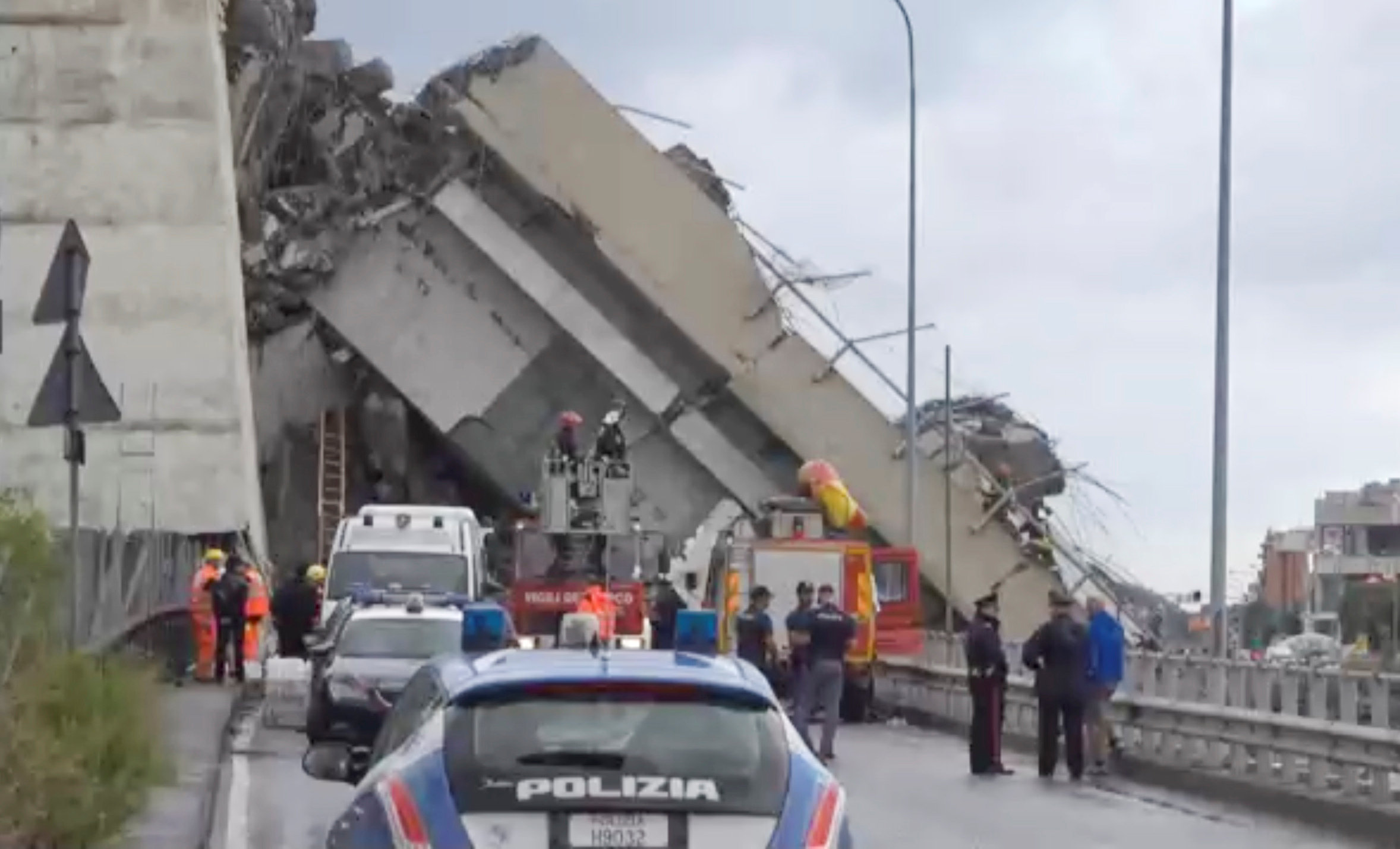Ιταλία: Η στιγμή της κατάρρευσης της οδογέφυρας στη Γένοβα
