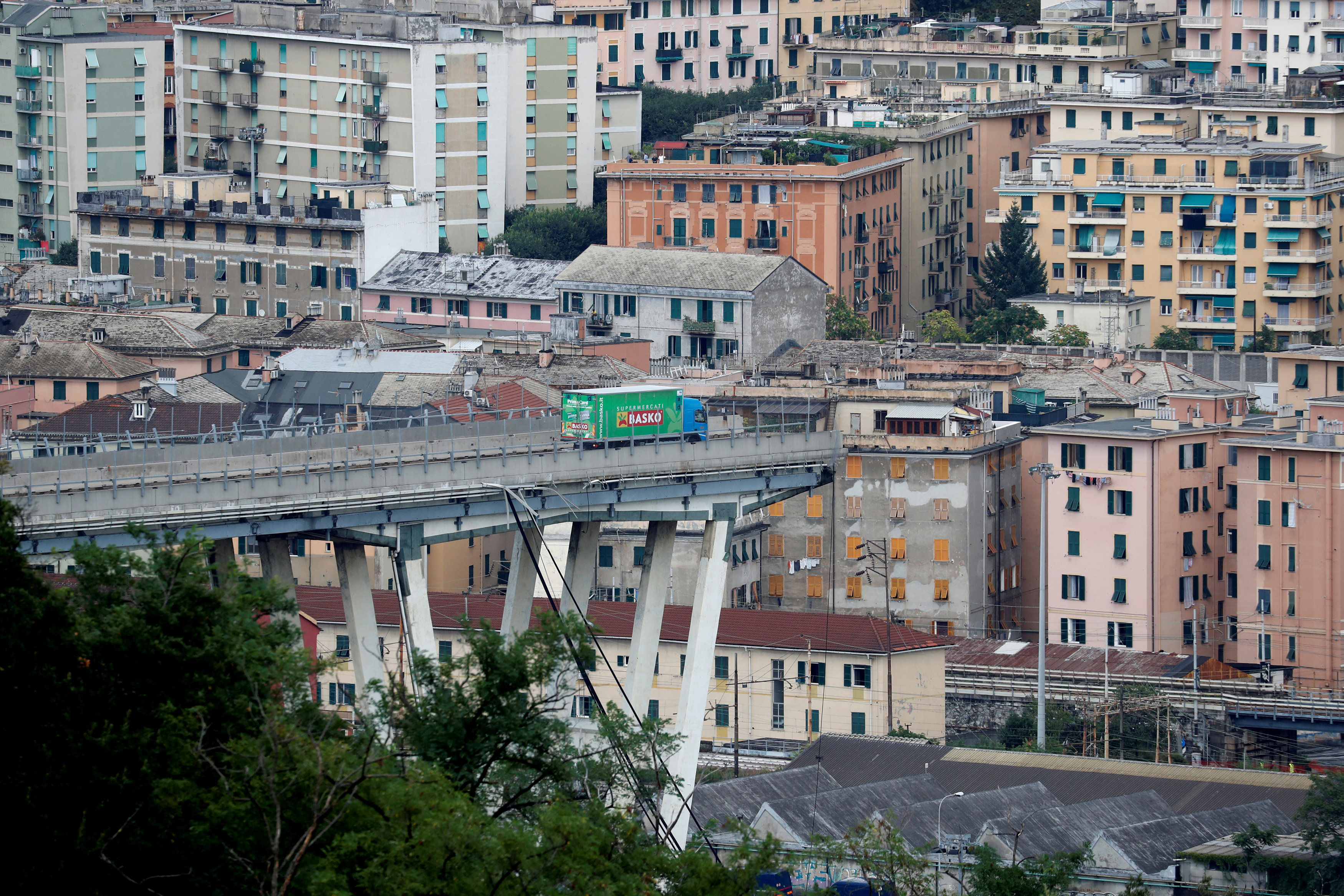 Ιταλία – Γένοβα: Η γέφυρα χτίστηκε το 1967 – Βρισκόταν υπό συντήρηση