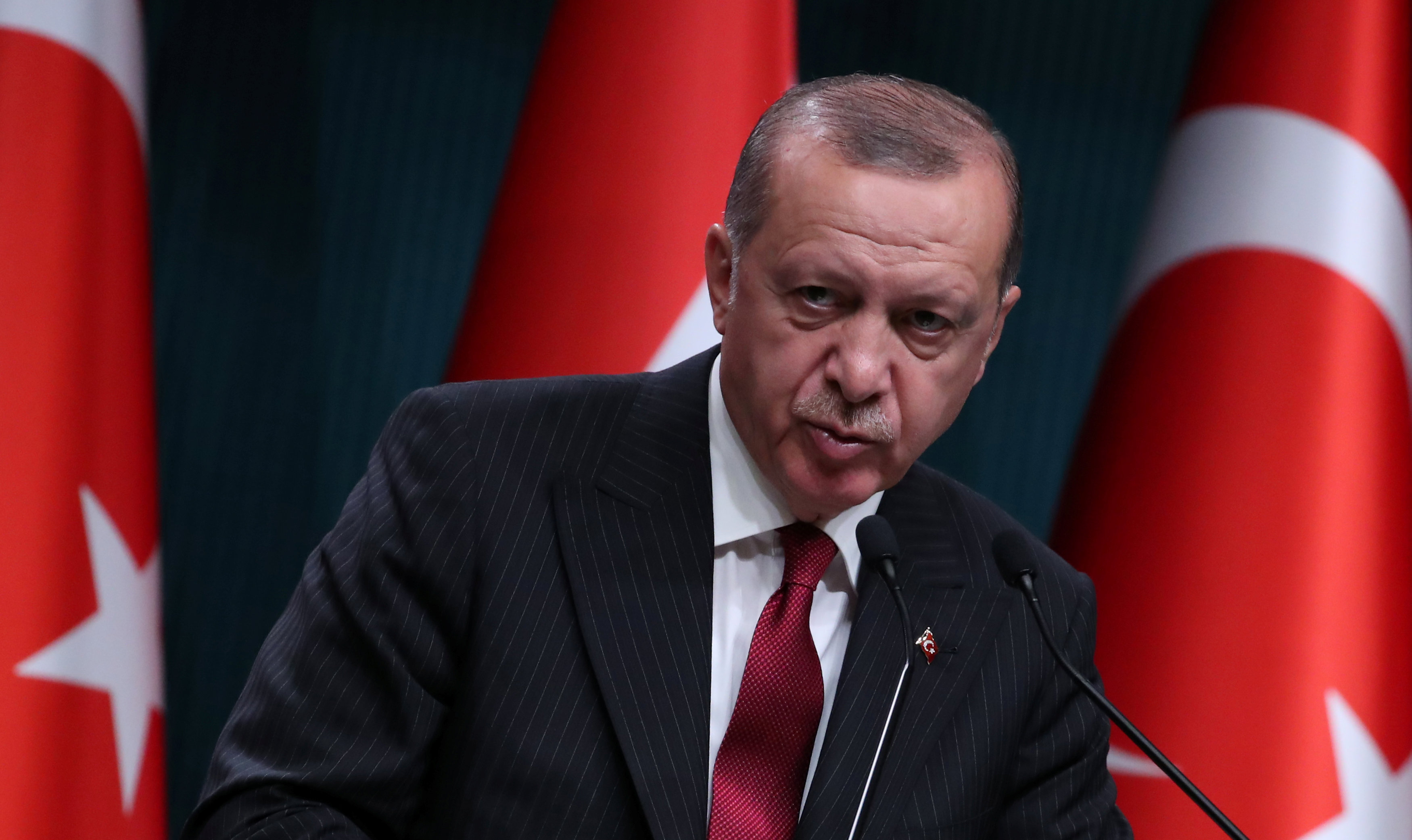 Guardian : Αλαζόνας ο ηγέτης της Τουρκίας βυθίζει τη χώρα του σε μια κρίση που ο ίδιος προκάλεσε