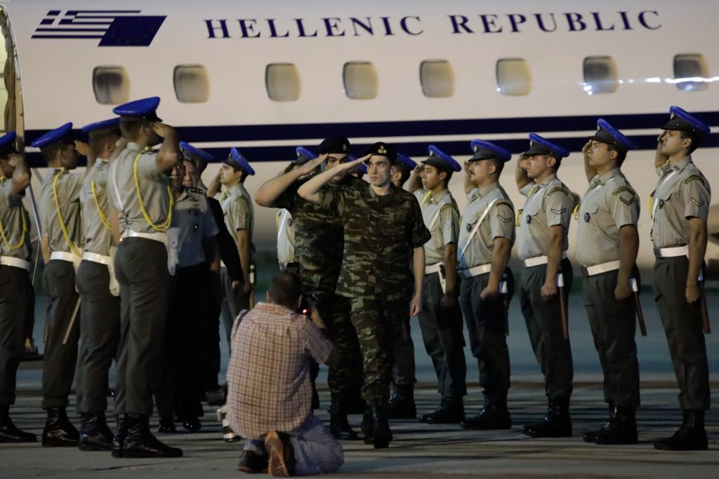 Μάζης: Τι σηματοδοτεί η απελευθέρωση των δύο στρατιωτικών