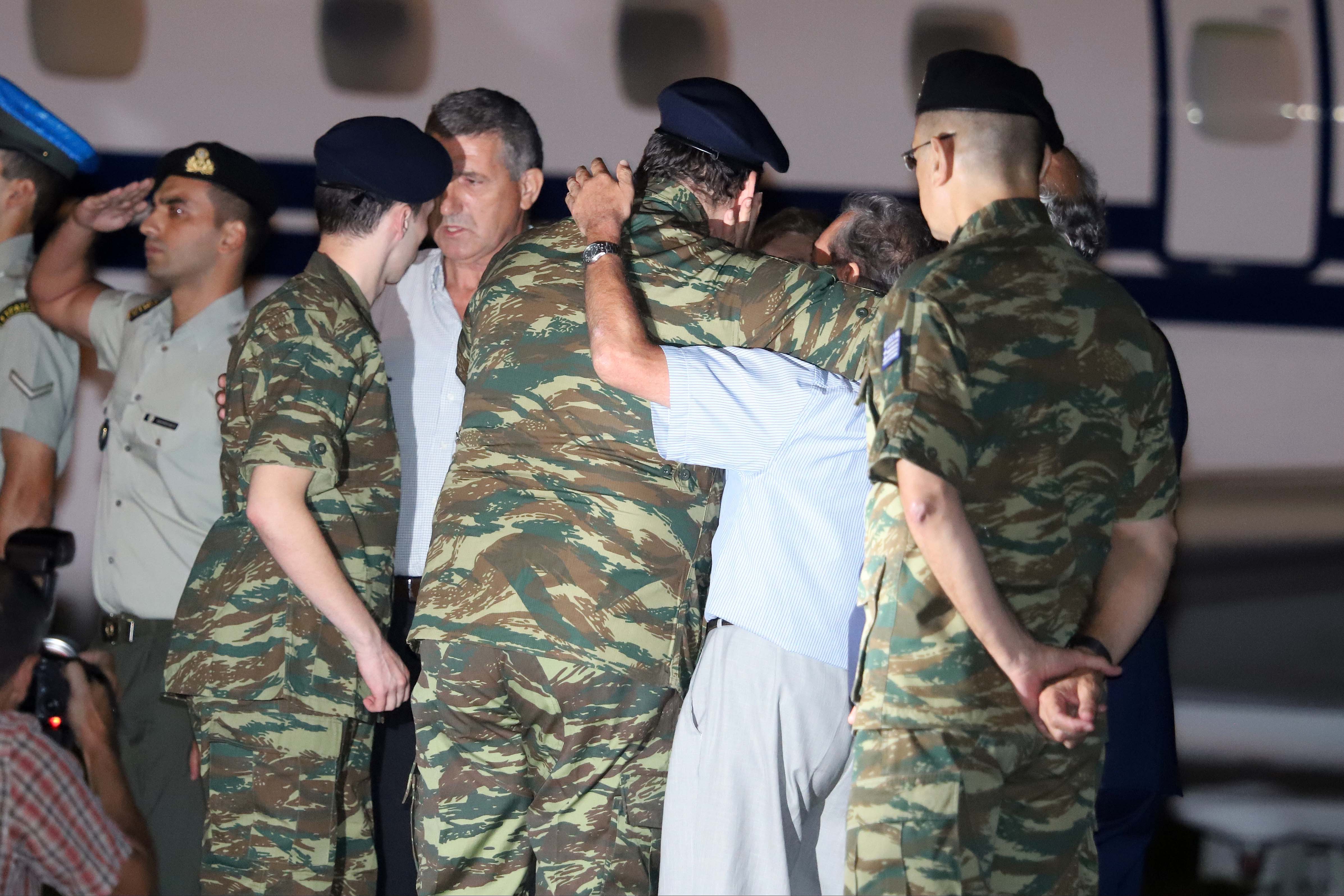 Κουμουτσάκος: Η απελευθέρωση των δύο στρατιωτικών βελτιώνει τις ελληνοτουργικές σχέσεις