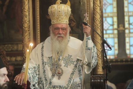 Ιερώνυμος για στρατιωτικούς : Δώρο της Παναγίας προς τις μητέρες που υπέφεραν