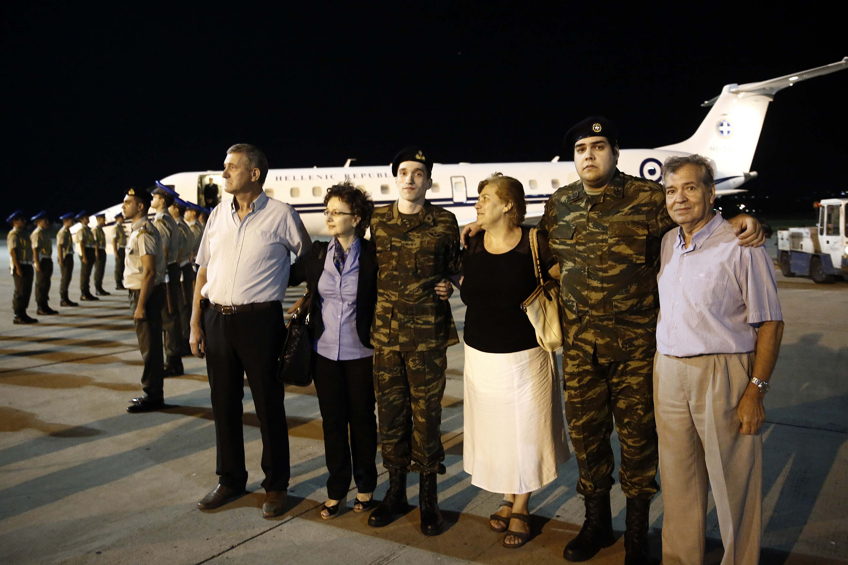 Απελευθέρωση στρατιωτικών: Βίντεο μέσα από το αεροσκάφος