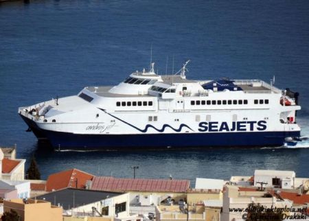 Ανδρος: Αποκολλήθηκε το επιβατηγό «Αndros Jet»