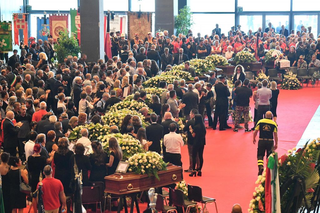 Πεντακόσια εκ. ευρώ από τη  διαχειρίστρια εταιρεία της γέφυρας στη Γένοβα