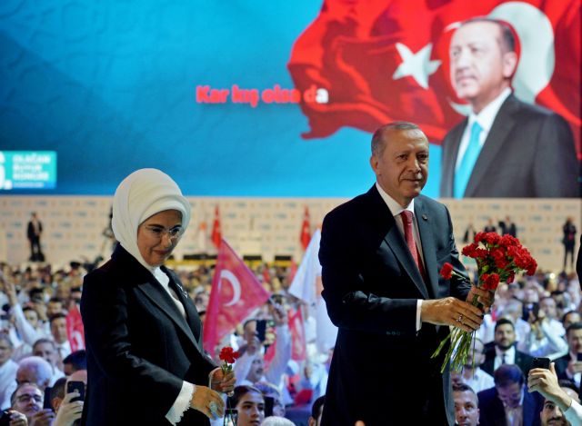 Αλλαγές στην ιεραρχία του κόμματος Ερντογάν