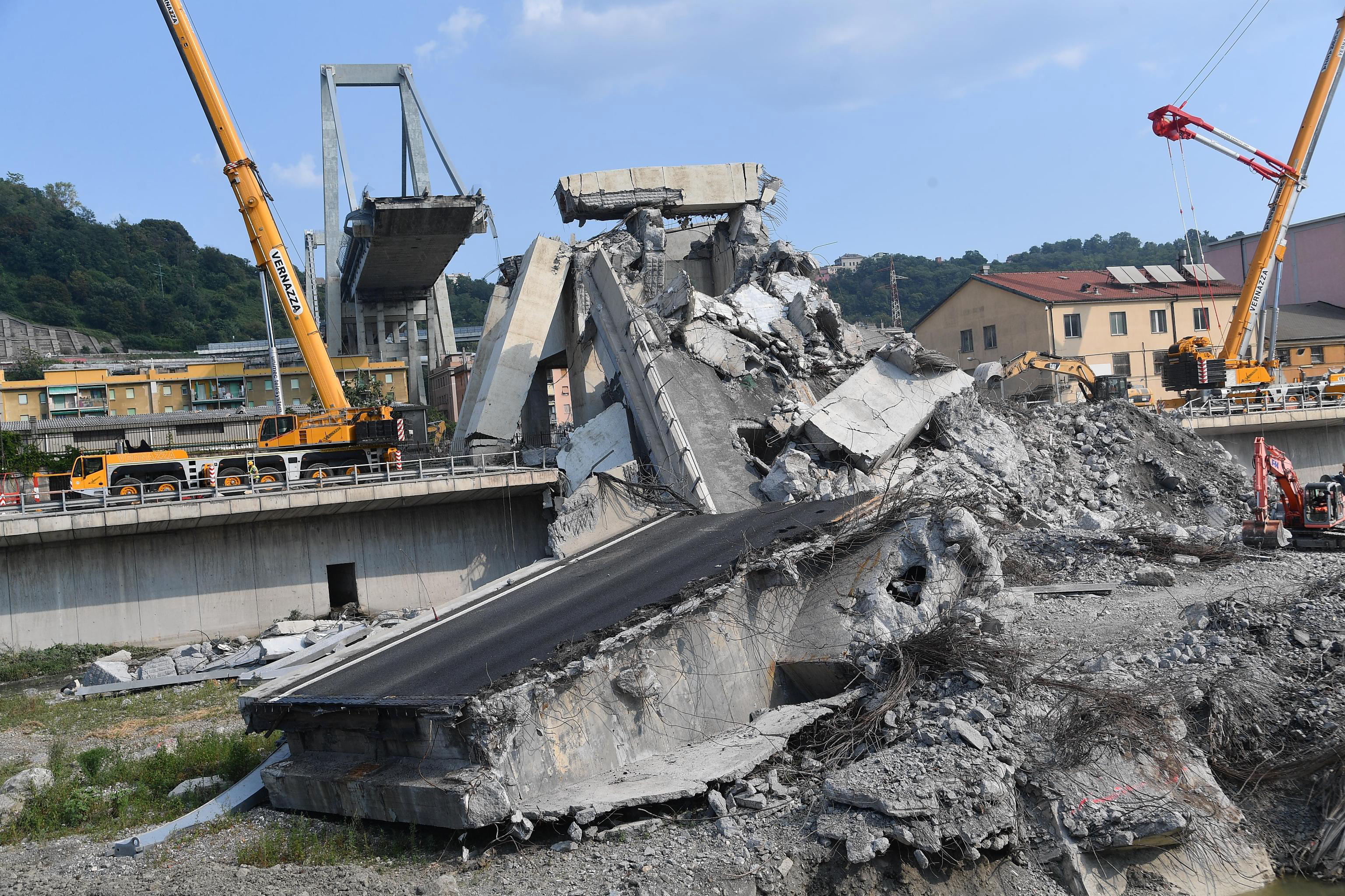 Γένοβα – κατάρρευση γέφυρας: Βίντεο – ντοκουμέντο από την τραγική στιγμή