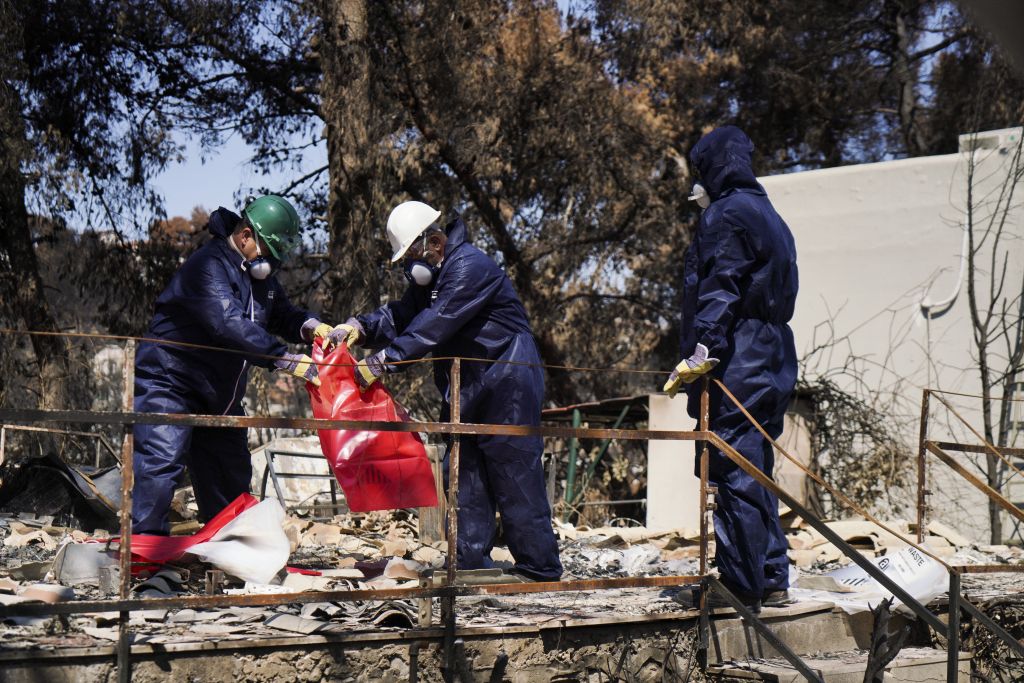 Οι κάτοικοι στο Μάτι καταγγέλλουν την μη έγκαιρη απομάκρυνση του αμιάντου