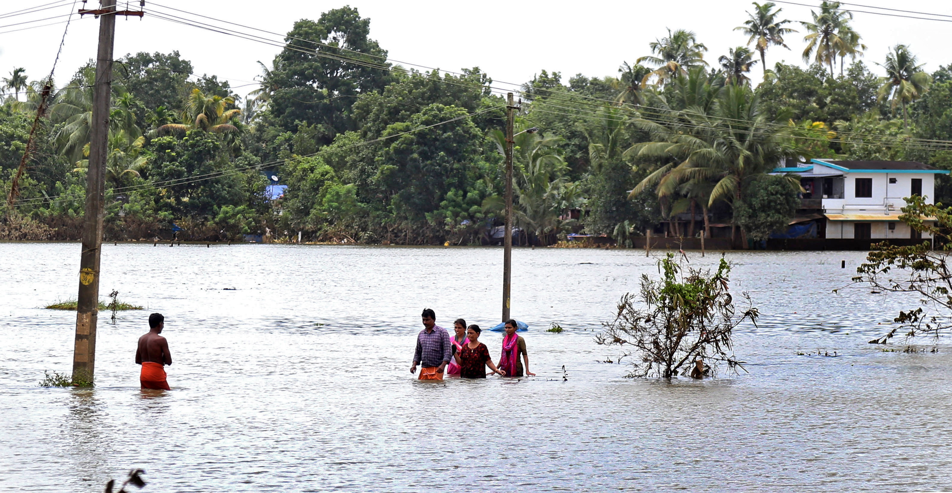 Ινδία – πλημμύρες : Στους 410 οι νεκροί – 1.000.000 οι εκτοπισμένοι