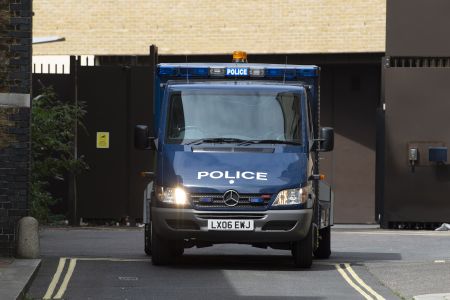 Λονδίνο: Ένοπλος άνοιξε πυρ και οχυρώθηκε σε σχολείο