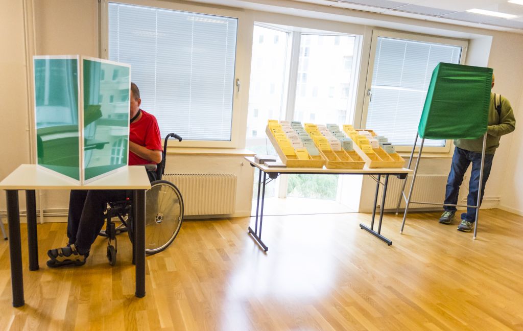 «Άνεμος» ξενοφοβίας πνέει στην Σουηδία ενόψει εκλογών