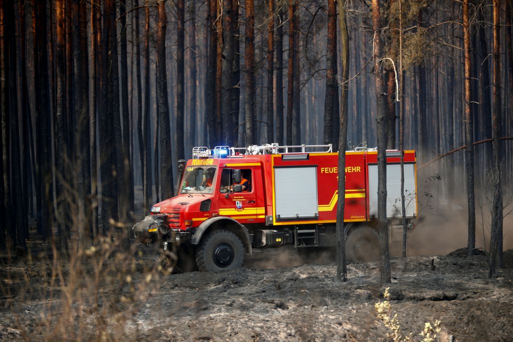 Γερμανία: Κίνδυνος αναζωπύρωσης στη μεγάλη πυρκαγιά [Εικόνες]