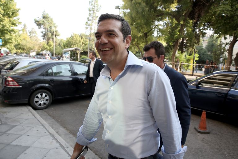 Θεσσαλονίκη: Με την επιγραφή «ανεπιθύμητος» υποδέχονται τον Πρωθυπουργό  [Εικόνες] | tovima.gr