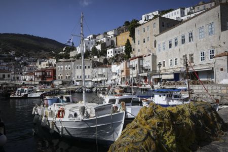 Υδρα : Κηρύχθηκε σε κατάσταση έκτακτης ανάγκης – Παραμένει χωρίς ρεύμα και νερό