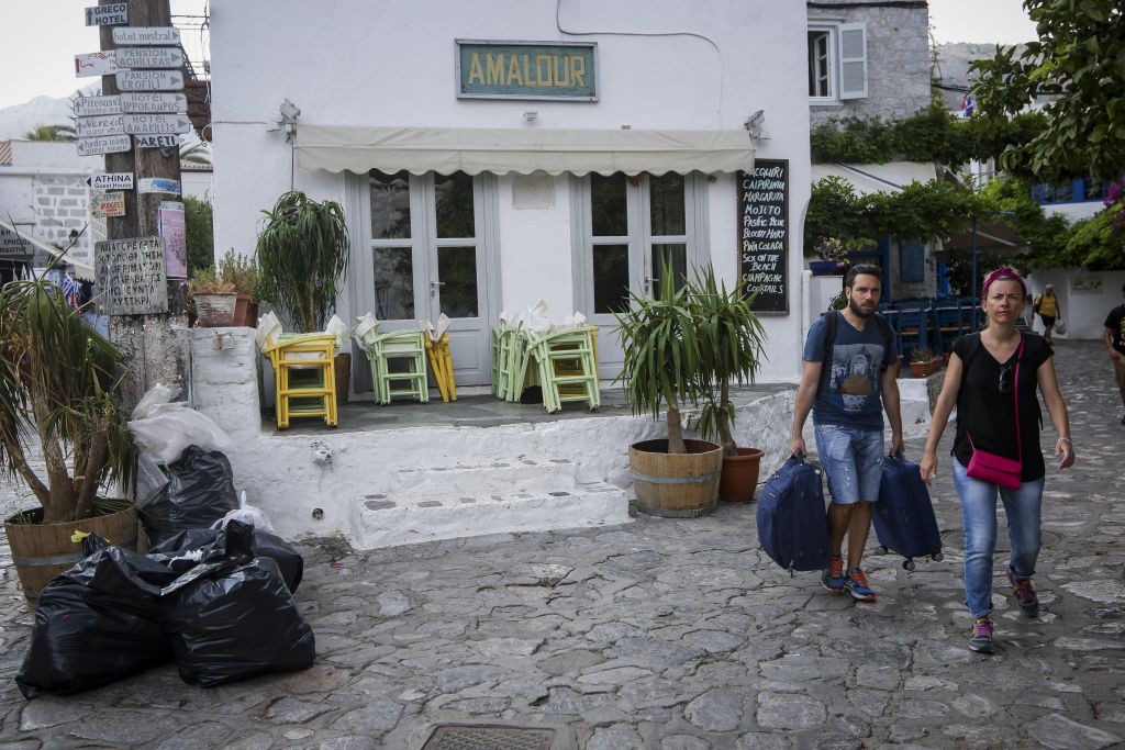 Υποθαλάσσια η βλάβη της ηλεκτροδότησης στην Υδρα – Παραμένει χωρίς ρεύμα το νησί – Έξαλλη η τοπική κοινωνία