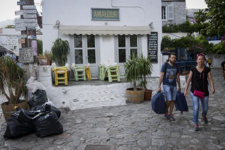 Υποθαλάσσια η βλάβη της ηλεκτροδότησης στην Υδρα – Παραμένει χωρίς ρεύμα το νησί – Έξαλλη η τοπική κοινωνία