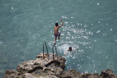 Αεράκι και θερμοκρασία στους 35 βαθμούς την Δευτέρα