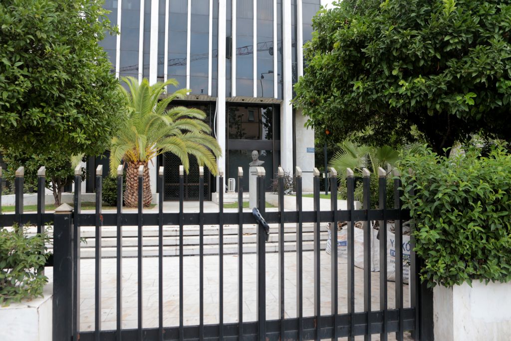 Ρουβίκωνας για ΥΠΕΞ: Αν στην τσάντα υπήρχε βόμβα θα είχε τιναχθεί το κτίριο στον αέρα