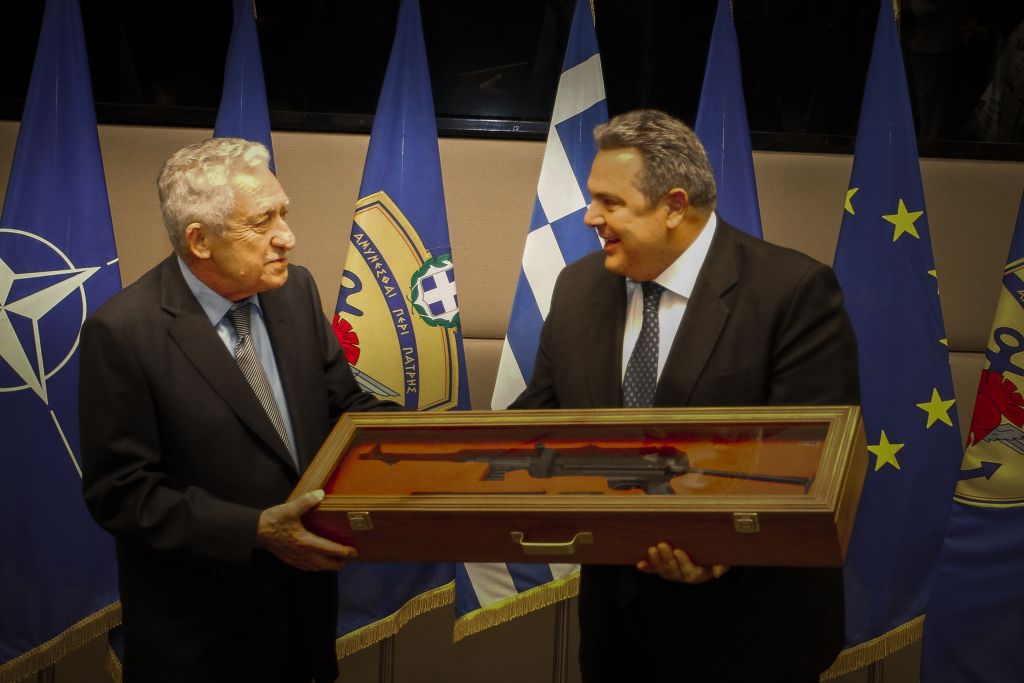 Σε βαρύ κλίμα η παράδοση – παραλαβή στο ΥΠΕΘΑ