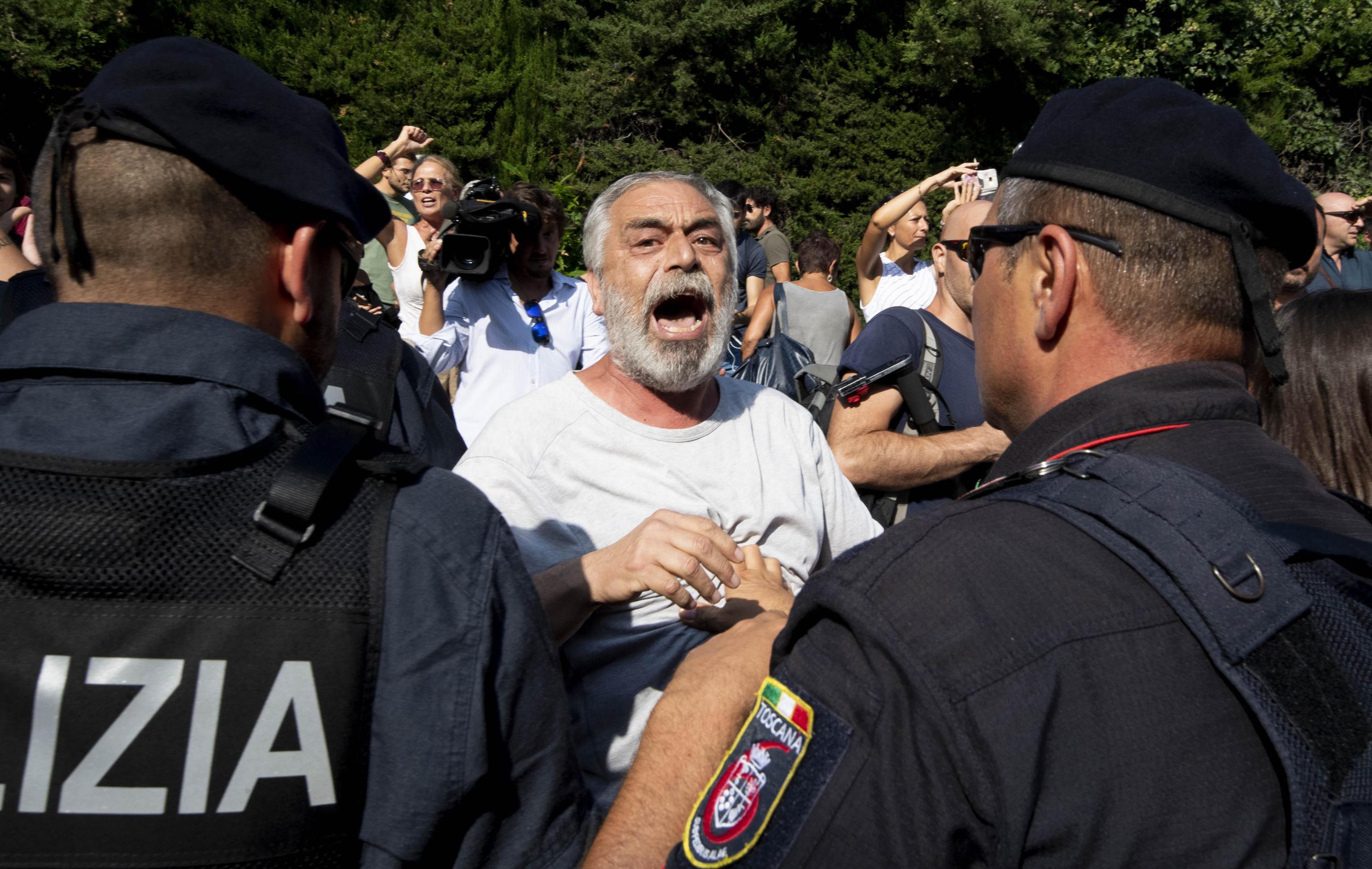 Ακροδεξιοί – αντιφασίστες διαδήλωσαν για τους μετανάστες του Diciotti