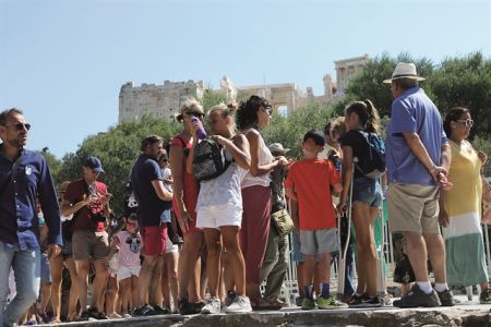 Εσοδα €15 δισ. από το άλμα του Τουρισμού