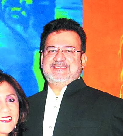 Ο Ινδός που αγοράζει τρόφιμα στην Ελλάδα