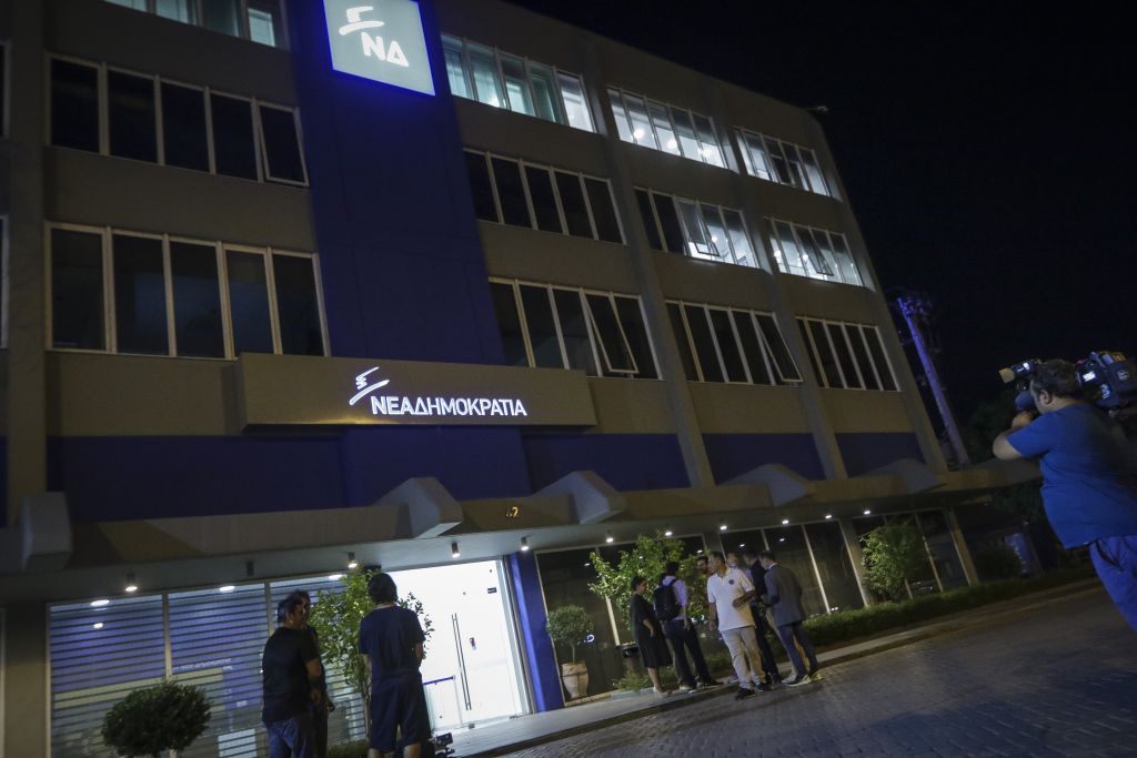 ΝΔ: Βραχίονας λάσπης της κυβέρνησης ο Βαξεβάνης