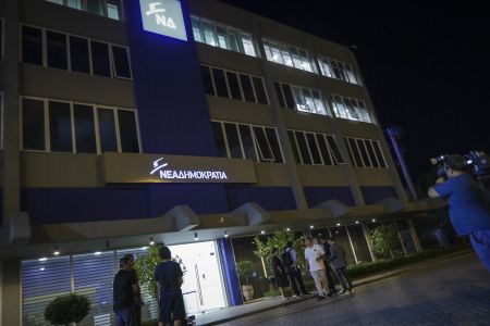 ΝΔ: Βραχίονας λάσπης της κυβέρνησης ο Βαξεβάνης