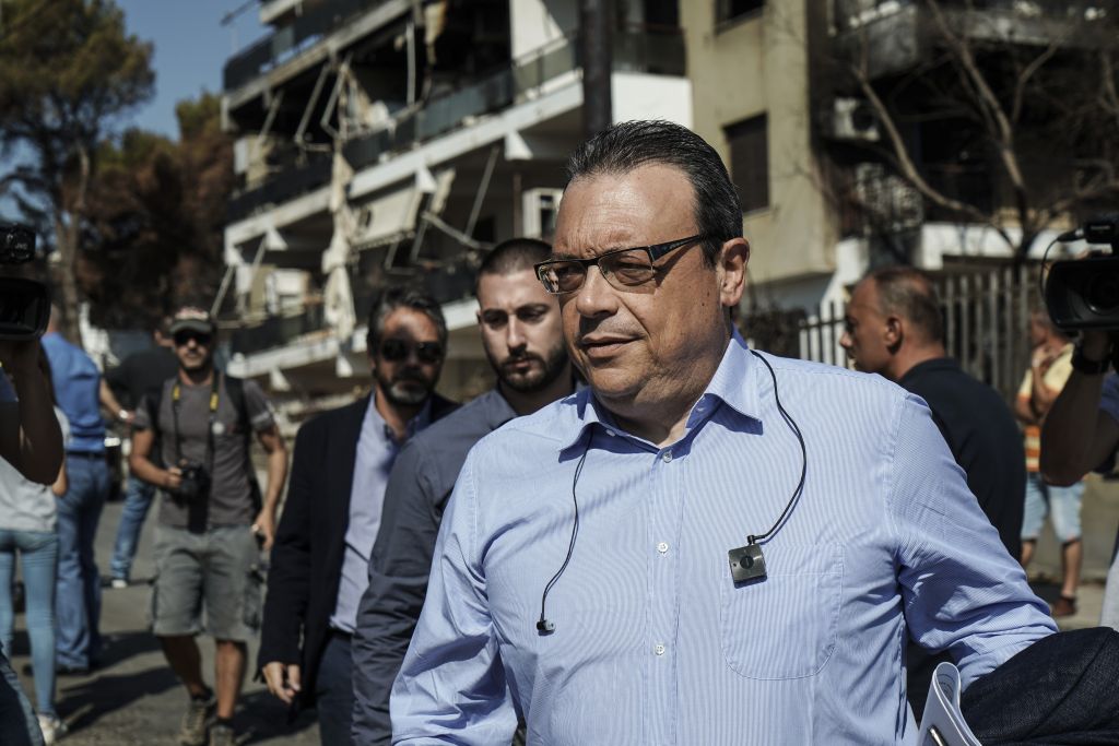 Υπεκφυγές του ΥΠΕΝ για την «τακτοποίηση» των αυθαίρετων χωριών στα δάση