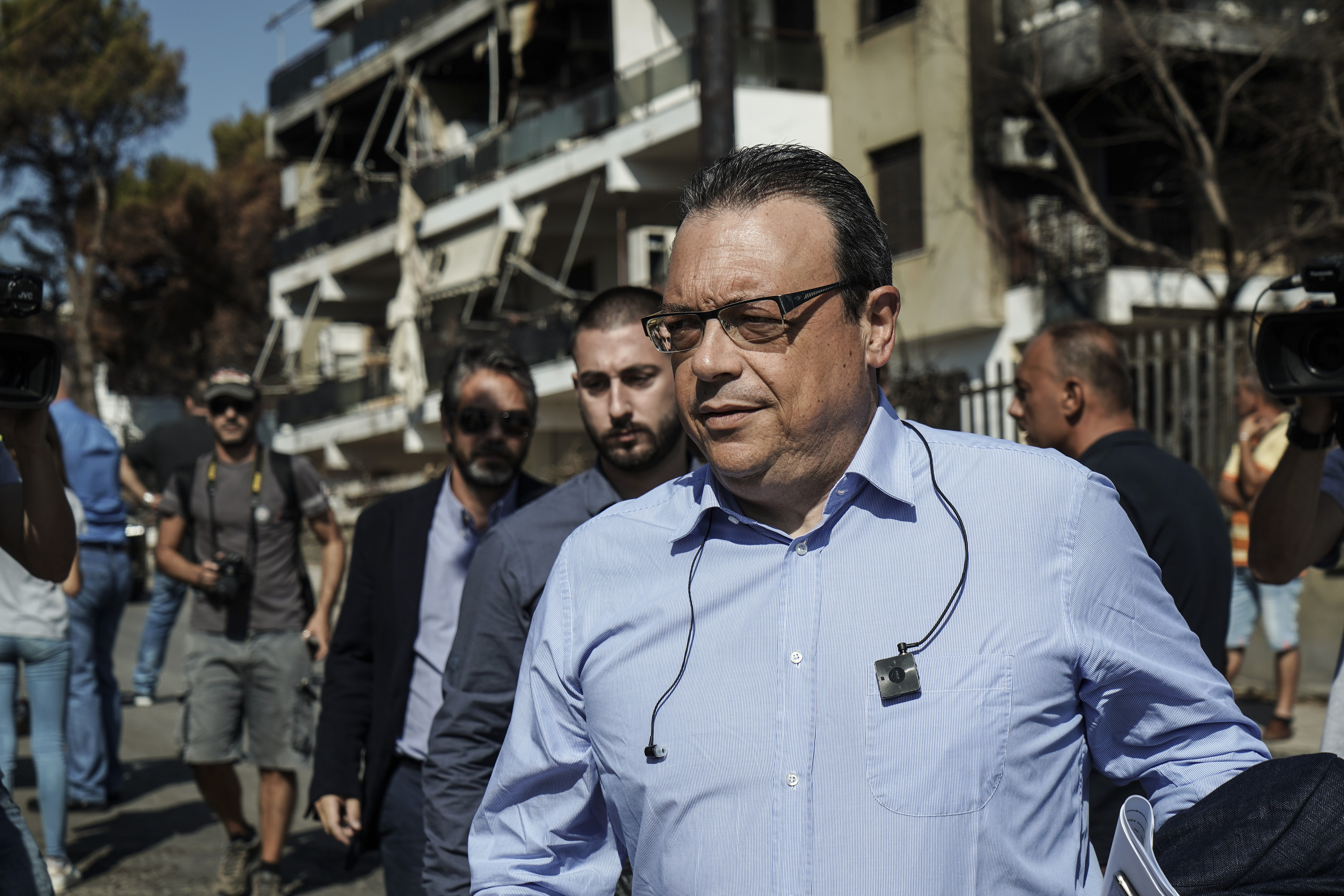 Υπεκφυγές του ΥΠΕΝ για την «τακτοποίηση» των αυθαίρετων χωριών στα δάση