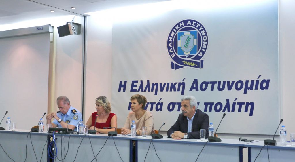 Ανοιχτή σε διάλογο δήλωσε η Γεροβασίλη σε αστυνομικούς και πυροσβέστες