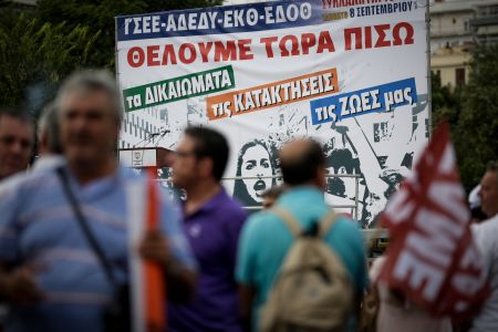 Έντονη κριτική σε Τσίπρα από ΓΣΕΕ – ΑΔΕΔΥ