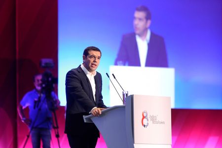 Εξαγγελίες με παγίδες από τον Τσίπρα στη ΔΕΘ