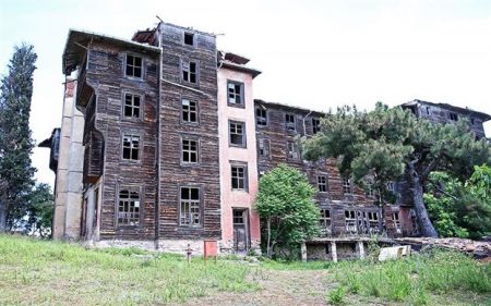 NYT: Το ορφανοτροφείο στην Πρίγκηπο κινδυνεύει με κατάρρευση