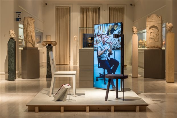 Για παράβαση του νόμου περί αρχαιοτήτων κατηγορούνται οι συλληφθείσες για τις επιθέσεις με λάδι σε μουσεία