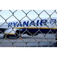 Απειλές Ryanair για μείωση θέσεων εργασίας αν το προσωπικό στη Γερμανία συνεχίσει τις απεργίες